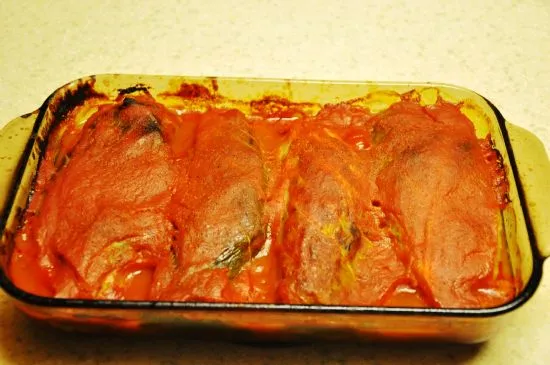 Mit Schweinefleisch gefüllte Kohlrouladen