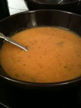 Tomaten-Basilikum-Bohnensuppe