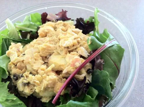 Cremiger Curry-Kichererbsensalat