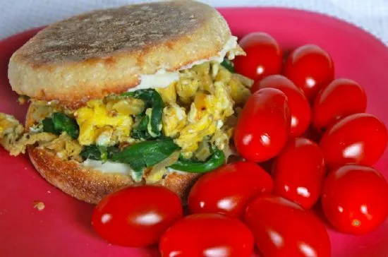 Veggie & Ei Frühstückssandwich