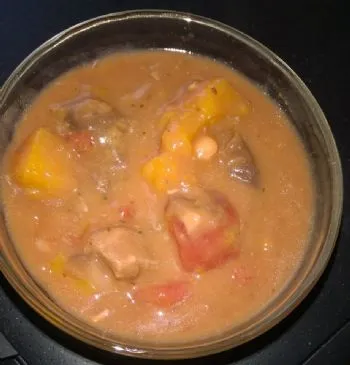 Langsam gekochte italienische Rindfleisch- und Kürbissuppe