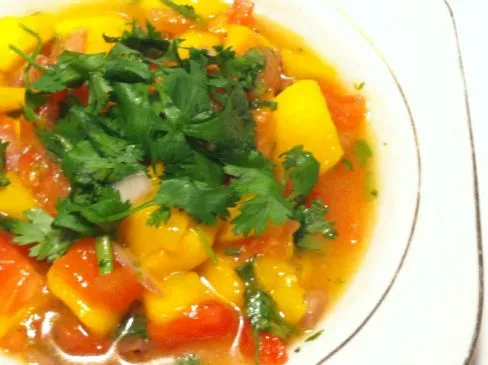 Hausgemachte Koriander- und Mangosalsa