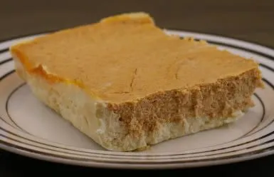 Zuckerfreier geschichteter Kürbis-Käsekuchen