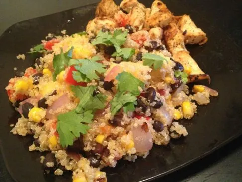 Tropischer Quinoa-Salat