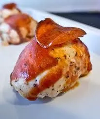 Pizza gefüllte Hähnchenbrustfilets