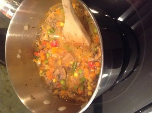 Herzhafte Rindfleisch- und Gemüsesuppe