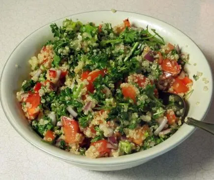 Quinoa-Petersilien-Tabouleh