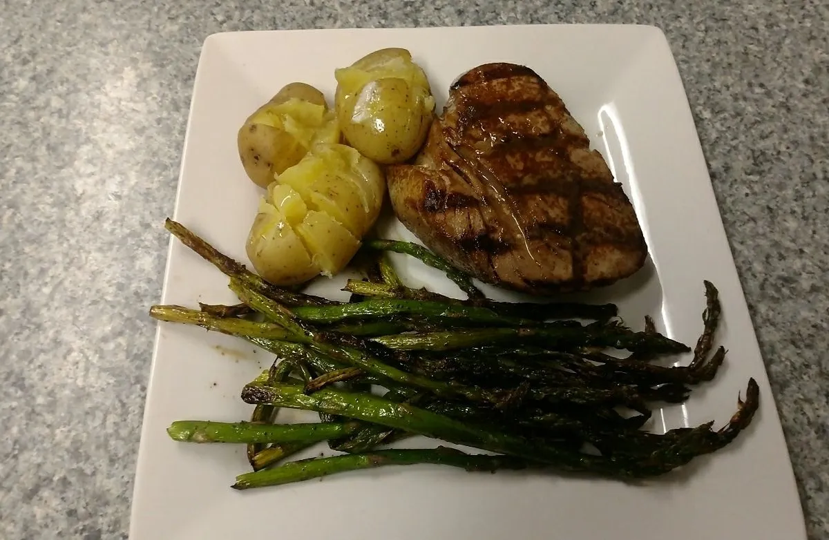 Ahi-Thunfisch und asiatische Marinade