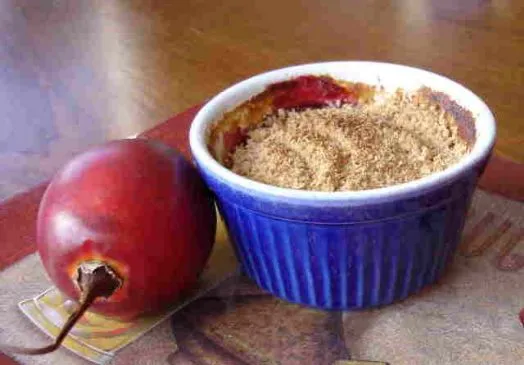 Tamarillo- und Apfel-Crumble