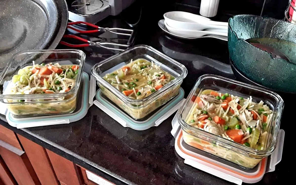 Hausgemachte Hühnernudelsuppe