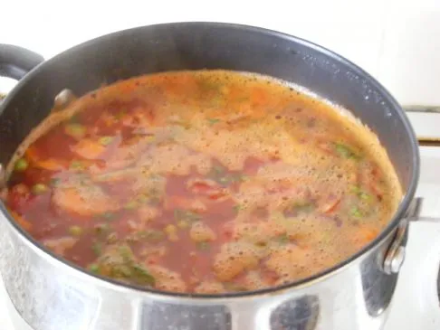 Räucherwurst- und Gemüsesuppe