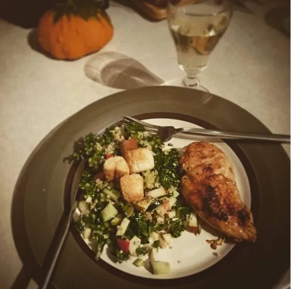 Quinoa-Grünkohlsalat mit Zitronen-Ingwer-Dressing