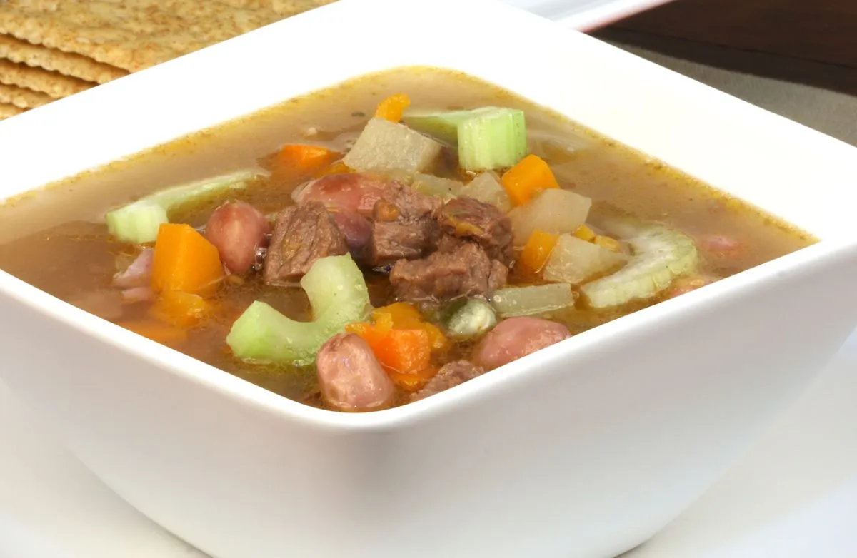 Gemüse-Rindfleisch-Suppe