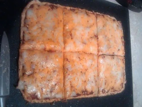 Low Carb Blumenkohl-Pizza (8.4 g Netto-Kohlenhydrate pro Portion)