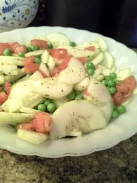 Gurken- und Erbsensalat