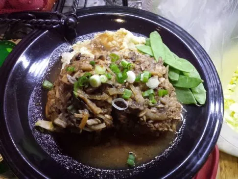 Salsibury Steak mit Kartoffel-Pastinaken-Püree