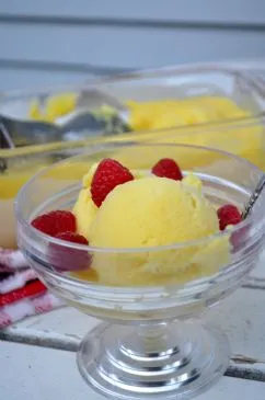 Cremiges Ananas-Sorbet