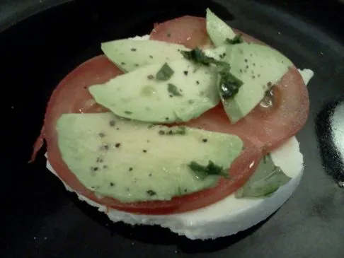Caprese- & Avocado-Salat