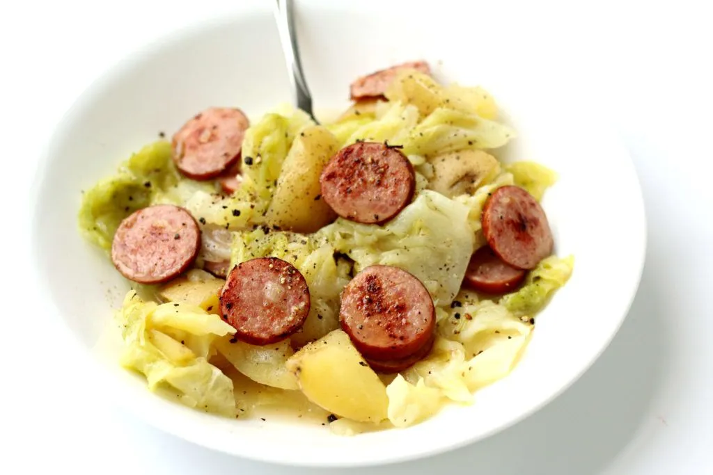 Instant Pot Geräucherte Wurst und Kohl