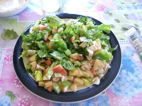 Hühnchen-Walnuss-Apfelsalat