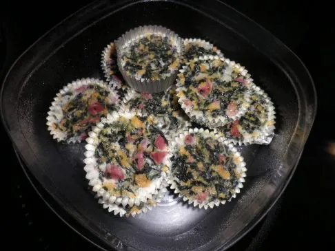 Mini-Quiche mit Schinken und Spinat ohne Kruste