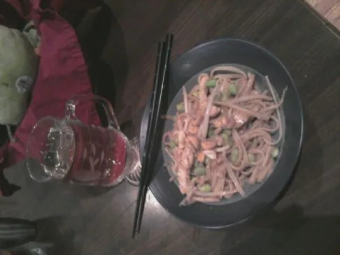 Erdnussnudeln mit Hühnchen