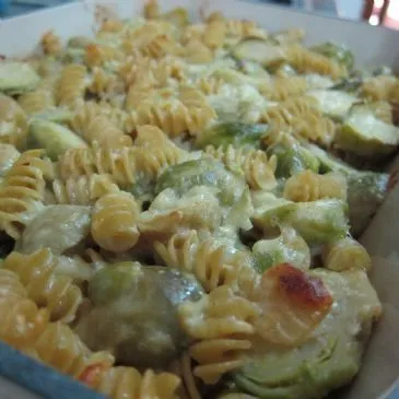 Zufälliger Pasta-Auflauf aus der Küche