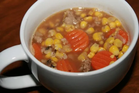 Zwiebel- und Gemüsesuppe