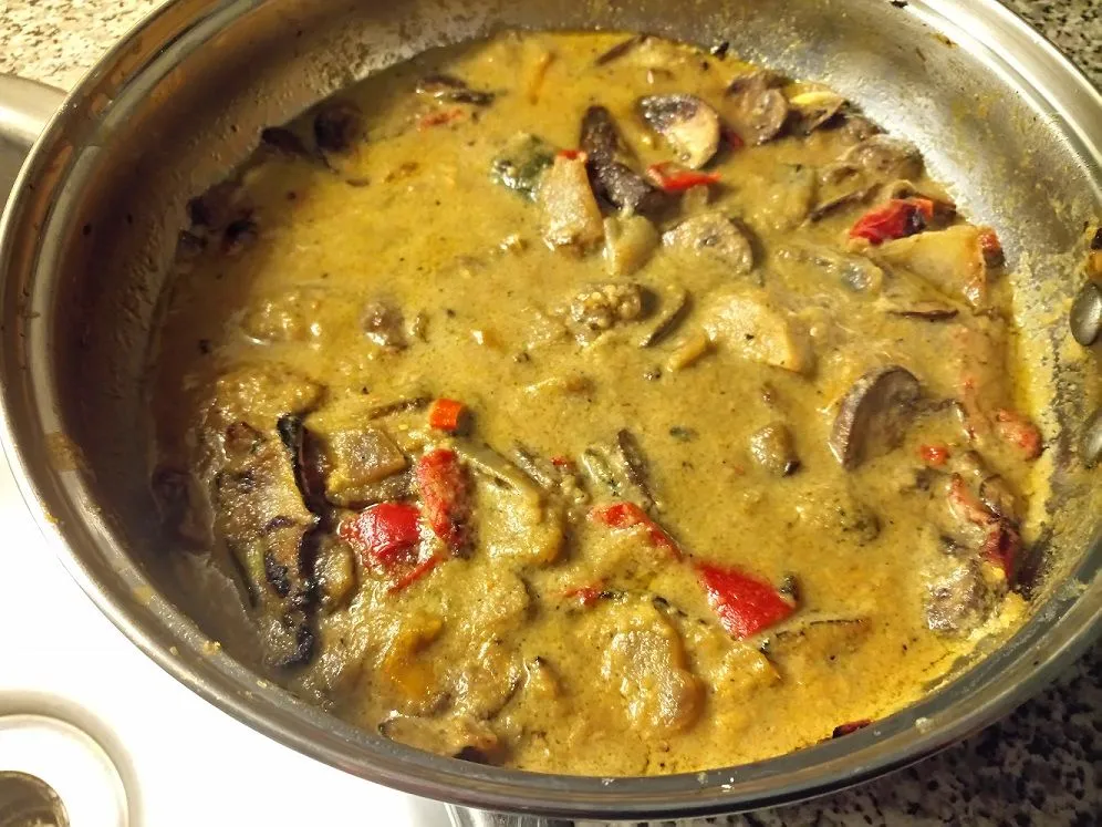 Thailändisches grünes Curry mit geröstetem Gemüse