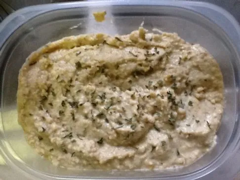 Hausgemachter Knoblauch-Hummus