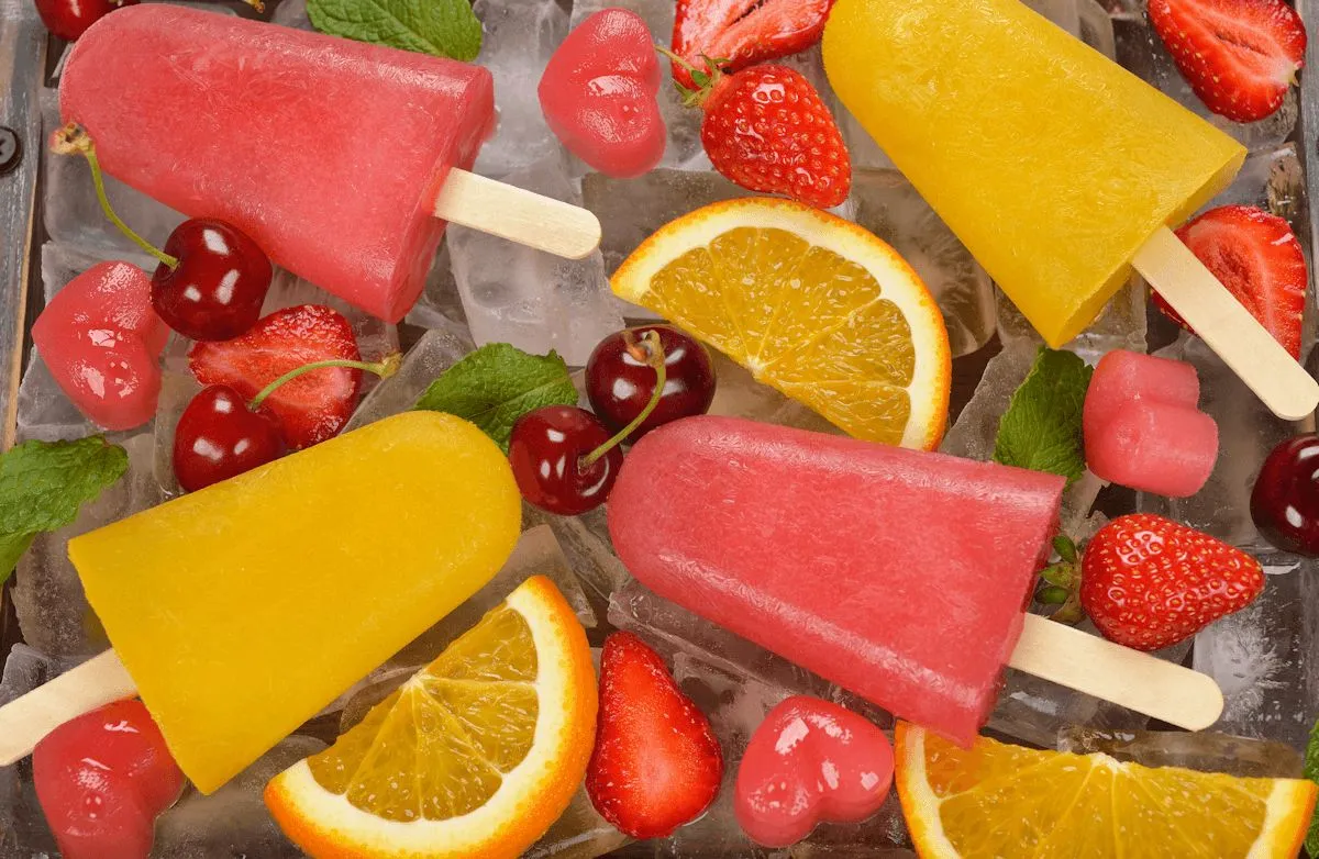 Sommerliche gefrorene Frucht-Pops