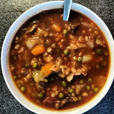 Rindfleisch- und Gerstensuppe