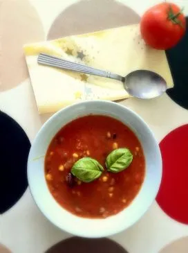 Französische Tomaten- und Bohnensuppe