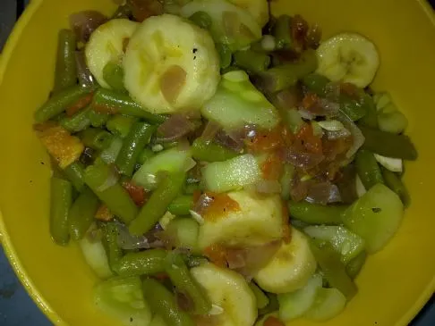 Bohnen-Bananen-Aprikosen-Salat