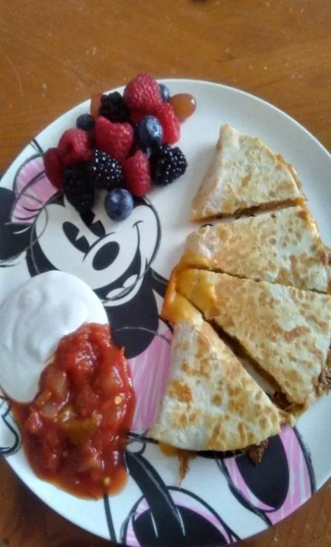 Quesadilla mit zerrissenem Hühnchen