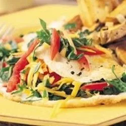 Omelette mit flüssigen Eiweißen, Gemüse, Tomate, Zwiebel und Knoblauch