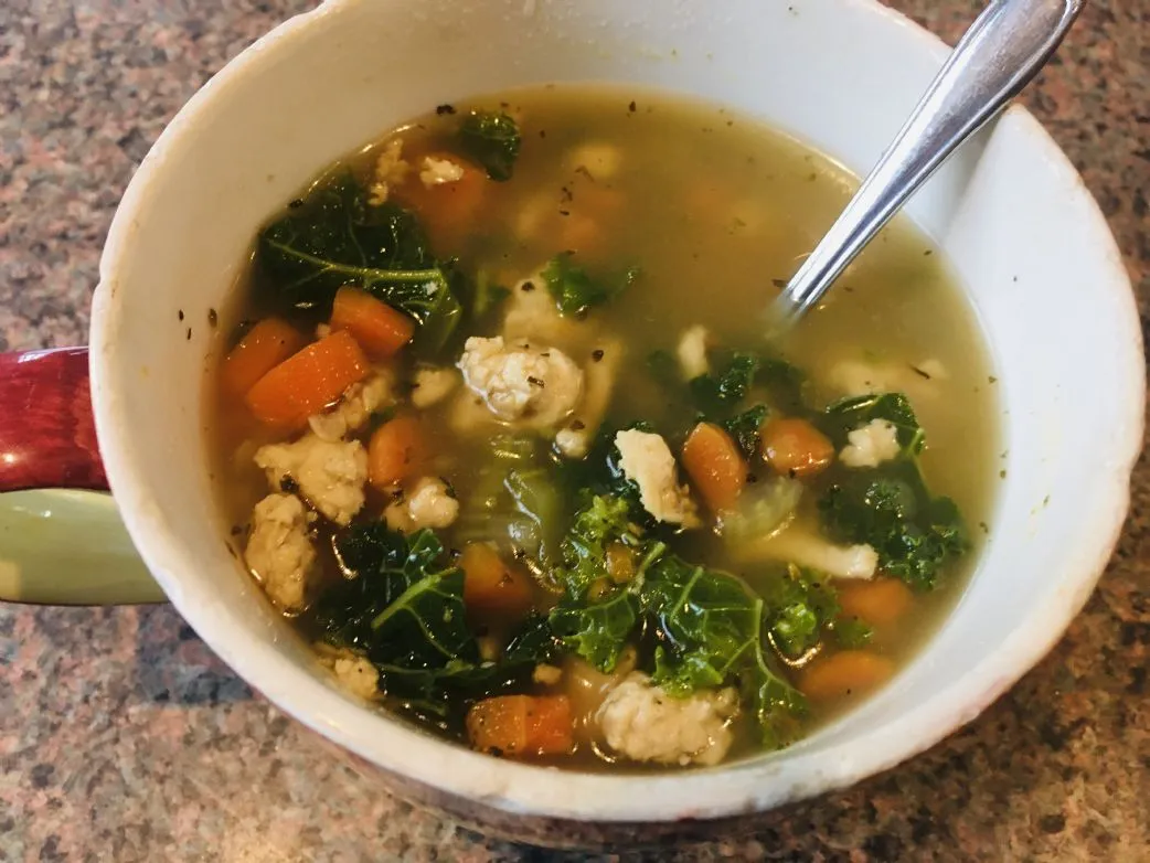 Italienische Puten-Kale-Suppe