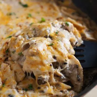 Pfannen-Enchiladas mit Sauerrahm und Hähnchen