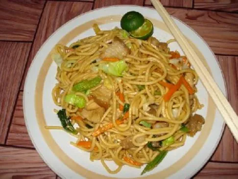Hähnchen Pancit