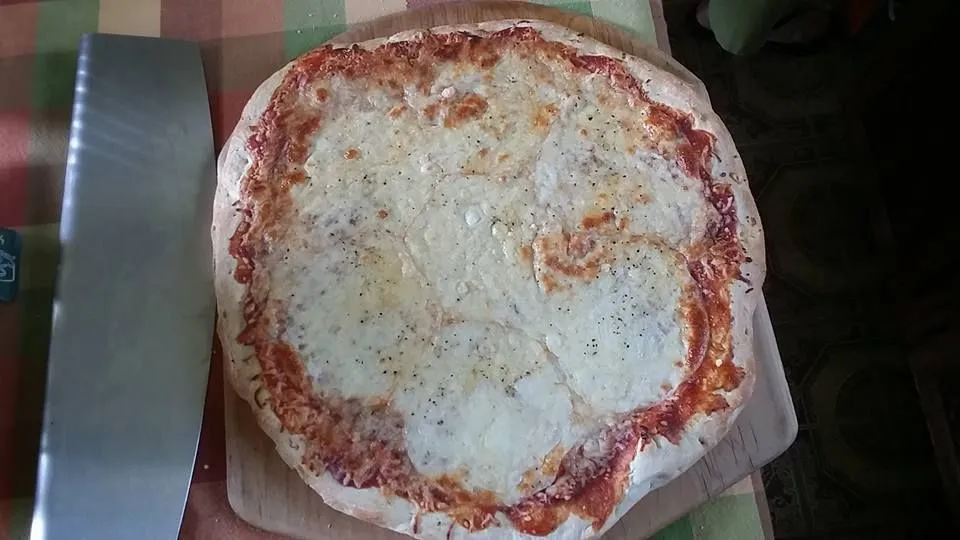 Toms hausgemachte Deluxe-Gemüsepizza aus dem Mixer