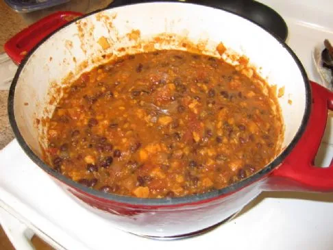 Süßkartoffel und schwarze Bohnen Chili