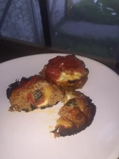 Low Carb Mozzarella gefüllte Hackbraten-Muffins