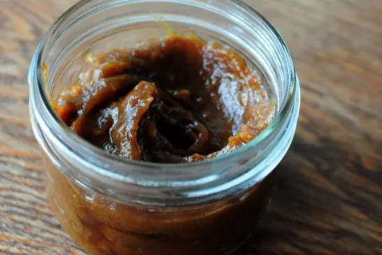 Rohe Karamellsauce