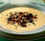 Blumenkohlsuppe mit sautierten Wildpilzen