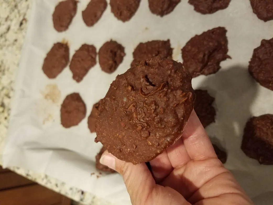 Keto-Haufen, auch bekannt als No-Bake-Cookies