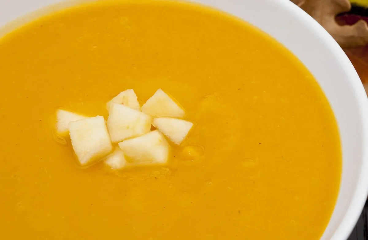 Emilys cremige Butternut-Kürbis-, Karotten- und Apfelsuppe
