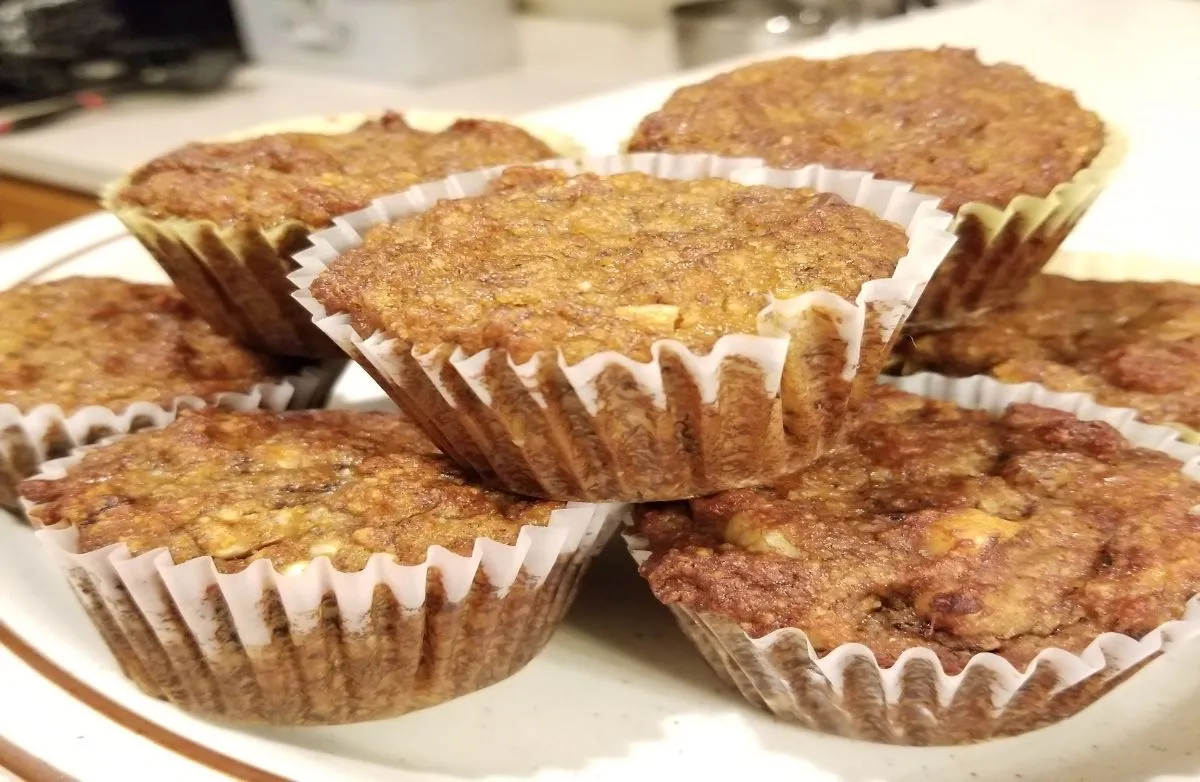 Muffins aus Mandelmehl mit Banane und Nüssen