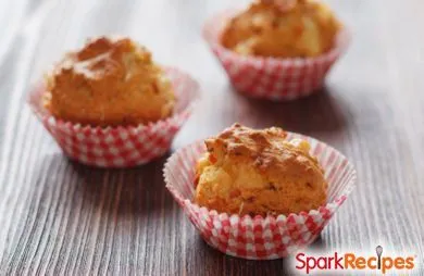 Frühstücksmuffins mit Speck und Cheddar