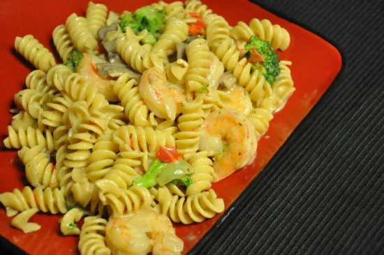 Gesunde cremige Garnelen-Pasta