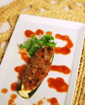 Gefüllte Zucchini für saubere Ernährung
